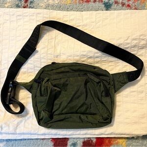 Baggu Fanny Pack in Bay Laurel - EUC